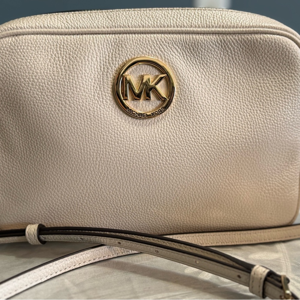Michael Kors Ivory Crossbody Bag with Gold Accents - Picture 3 of 11